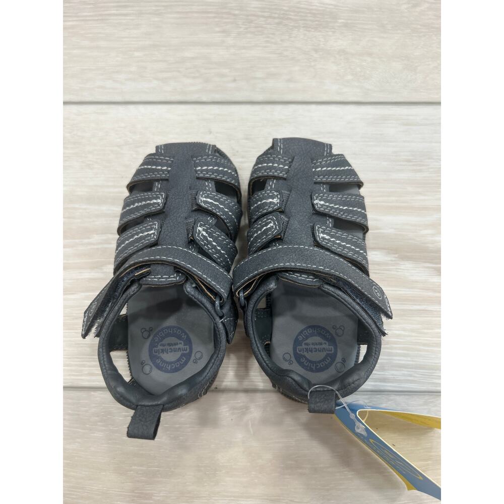 Adorable 3-pair bundle of toddler boys’ shoes - Picture 5 of 10